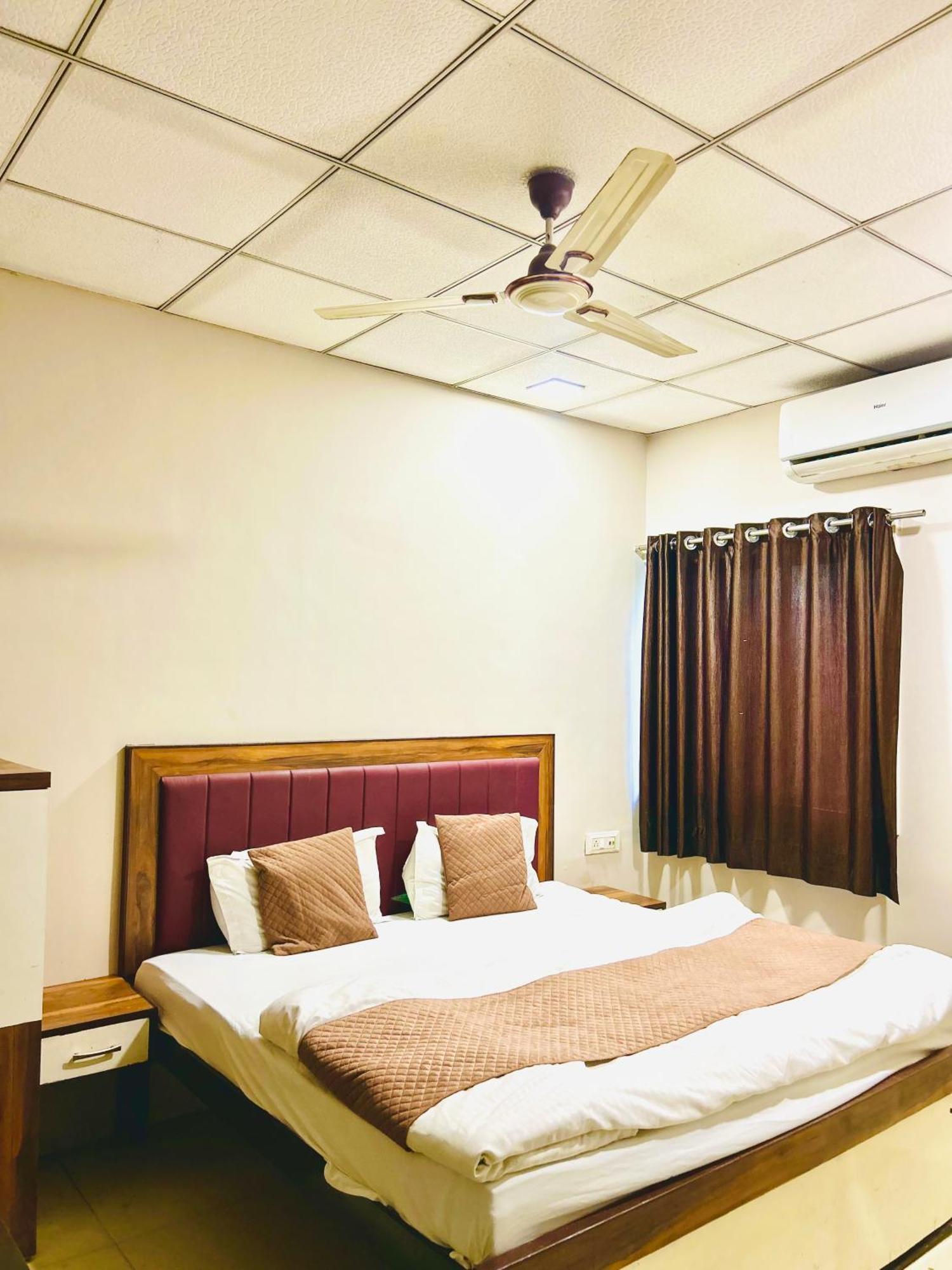 Отель Jagtara Residency Индаур Экстерьер фото